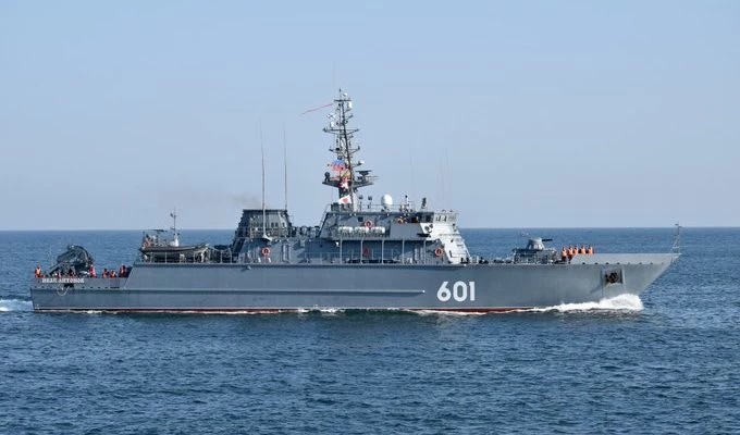 Το ρωσικό ναρκαλιευτικό «RFS Ιβάν Αντόνοφ» δυτικά των Ψαρών